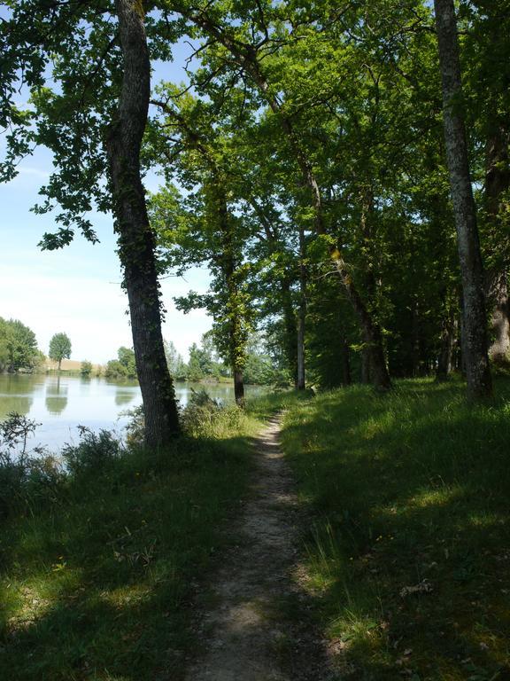 Lac De Cancon Bagian luar foto