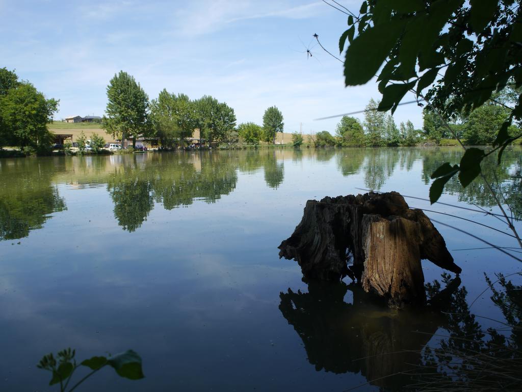 Lac De Cancon Bagian luar foto